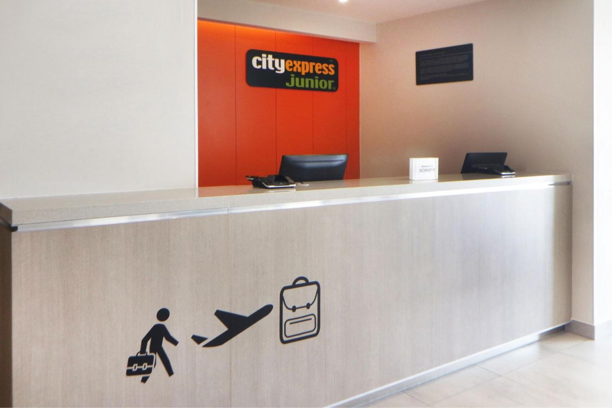 Hotel Express Junior By Marriott Otay Tijuana